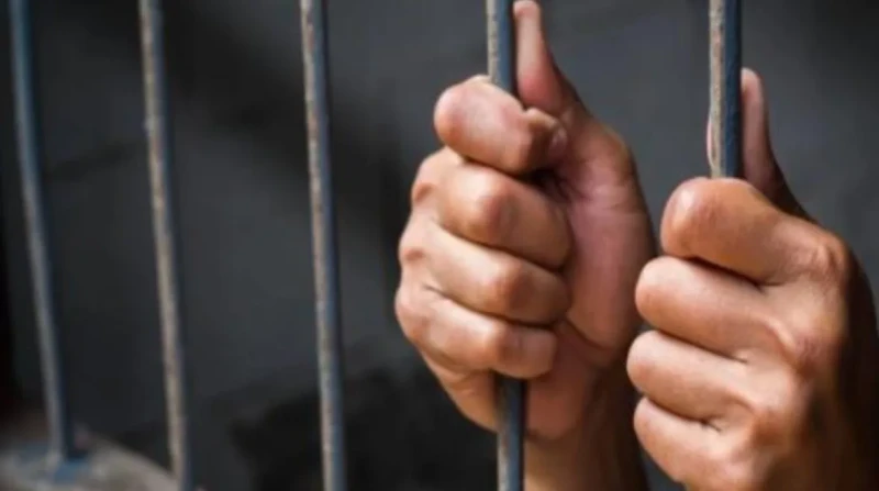 شاب يُقبض عليه بعد اعتدائه على معلمة في مدرسة بالبدرشين بسبب شقيقته