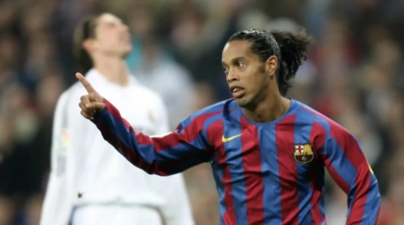 موسيقى برازيلية شعبية، رونالدينيو يطرح ألبومه الغنائي الأول