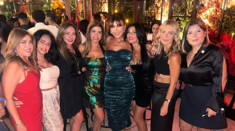 بحضور الجميلات.. "الليالي الحلوة" هدية ليلى علوي لريهام حجاج في عيد ميلادها