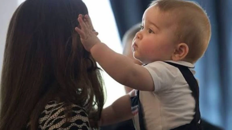 ركل وشد شعر، أسباب السلوك العدواني عند الأطفال دون الـ3 سنوات