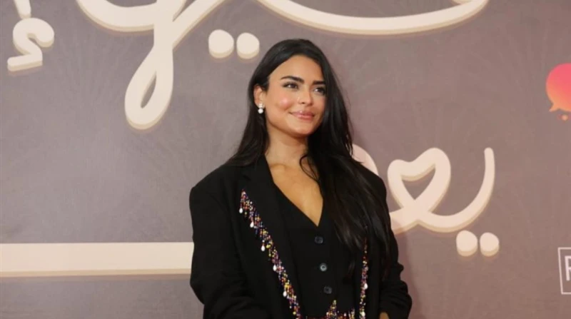"فيها إيه يعني؟".. أسماء جلال مريضة بـ"حُب بابا"
