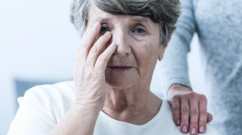 لماذا النساء أكثر عرضة للإصابة بالخرف؟