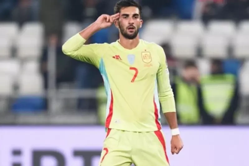 فيران توريس يدخل قائمة تاريخية في منتخب إسبانيا