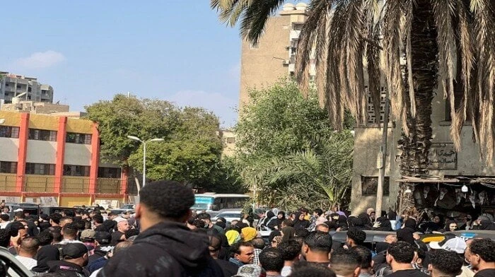 أهالي إمبابة ينتظرون بقلق وصول جثمان الراحل إسماعيل الليثي من كافيه ضاضا