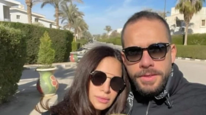 الصور الأولى لـ آمال ماهر وزوجها علي محجوب في باريس