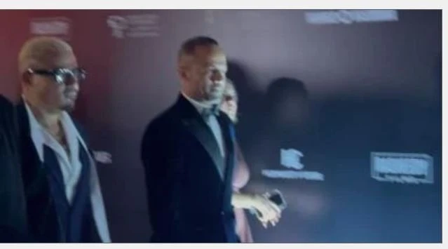 طارق العريان يتألق مع الهضبة خلال العرض الخاص لفيلم «السلم والثعبان – لعب عيال»