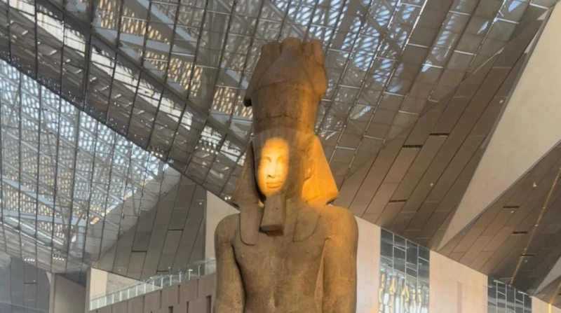 رمسيس الثاني يستقبل الزوار، رحلة تمثال ملك مصر من ميت رهينة إلى المتحف الكبير