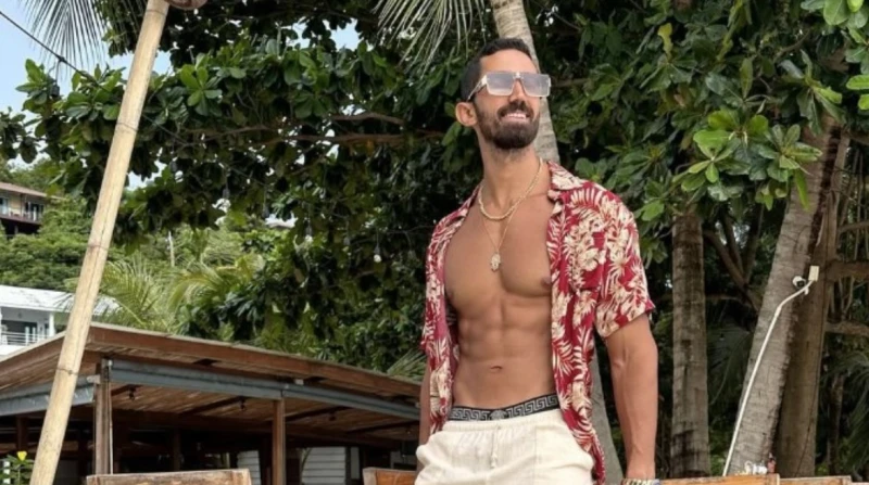 صيدلي ويتابعه النجوم، 6 معلومات عن أحمد تيمور زوج مي عز الدين