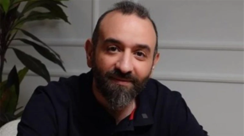 عمرو سلامة عن المتحف المصري الكبير: إحساس الفخر حلو ويمكن لابس نضارة بمبي