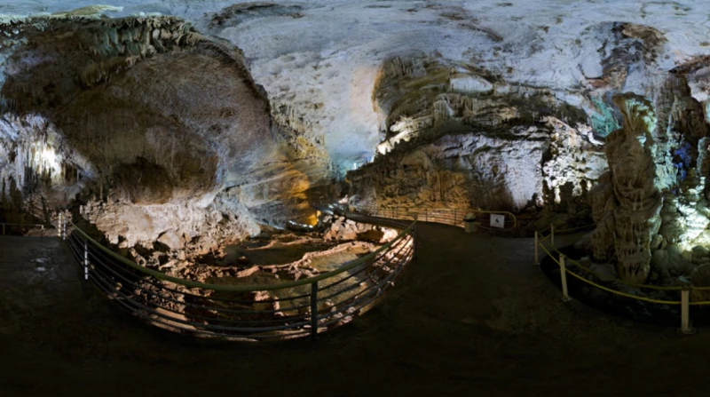 يهدد رمزية المكان، حفل زفاف صاخب داخل مغارة جعيتا يثير الجدل في لبنان