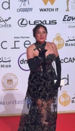 نجوم الفن يتألقون في افتتاح مهرجان القاهرة السينمائي السادس والأربعين بالسجادة الحمراء