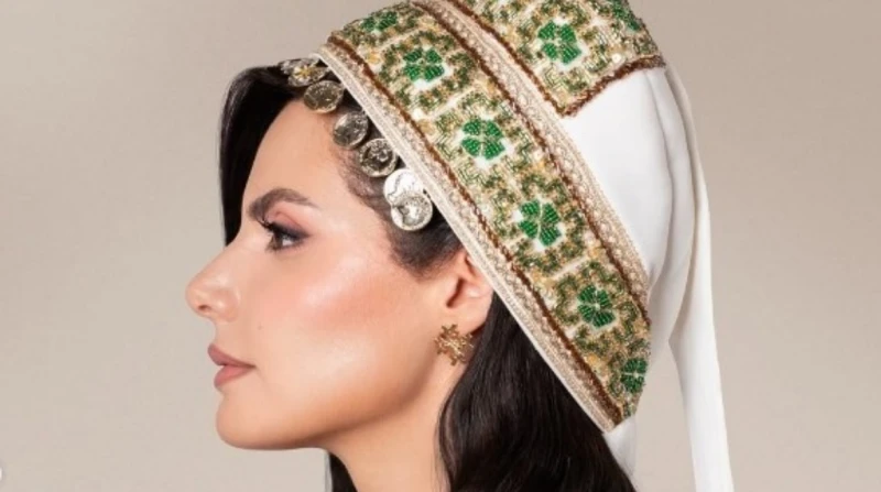 مزين بالقدس وأغصان الزيتون، ملكة جمال فلسطين تتألق بإطلالة فلكلورية