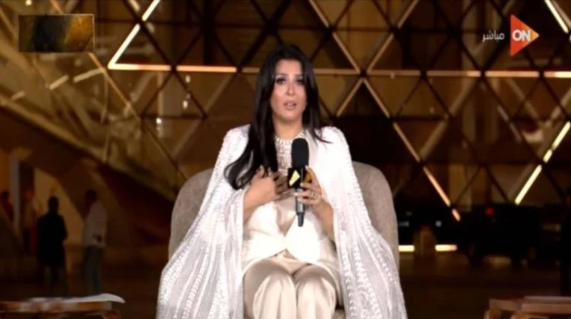 منى الشاذلي تتألق بإطلالة فرعونية في حفل افتتاح المتحف المصري الكبير