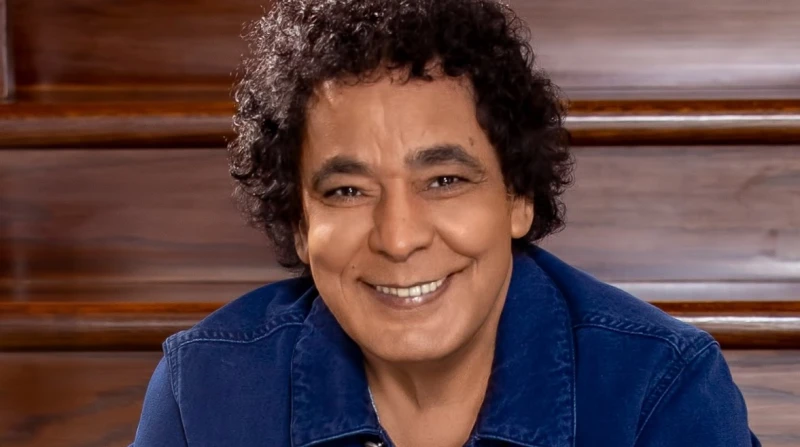 مدير أعمال محمد منير يكشف تطورات حالته الصحية (خاص)