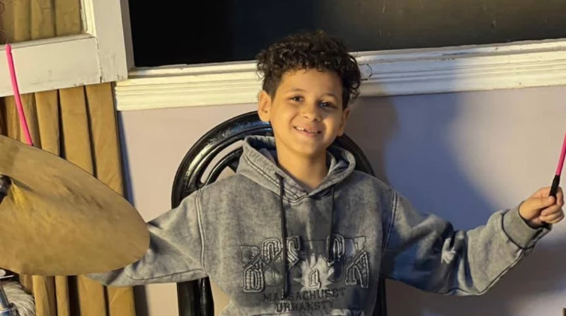 علب فارغة وأطباق، "حودة" حكاية عازف صغير صنع أوركسترا كاملة من أدوات المطبخ