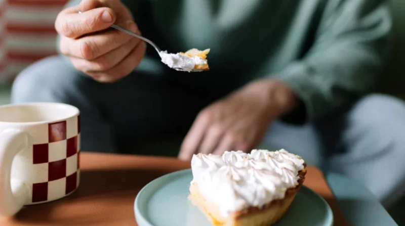 "أكل نصيب المدام"، قطعة كيك تنهي علاقة زوجين استمرت ربع قرن