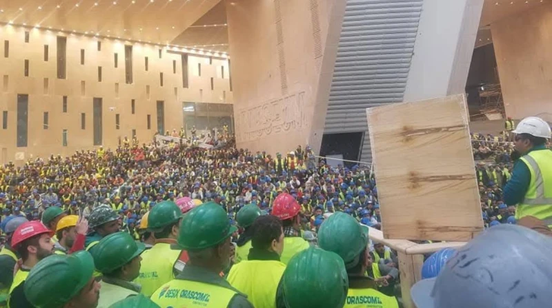 5 آلاف مصري يواصلون إرث “بناة الأهرام”، يوميات عمال المتحف المصري الكبير