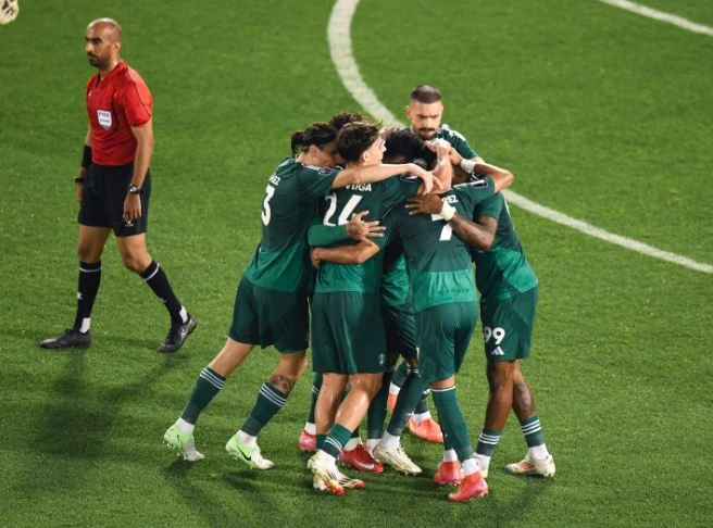 الأهلي يتجاوز القادسية بصعوبة في الدوري السعودي