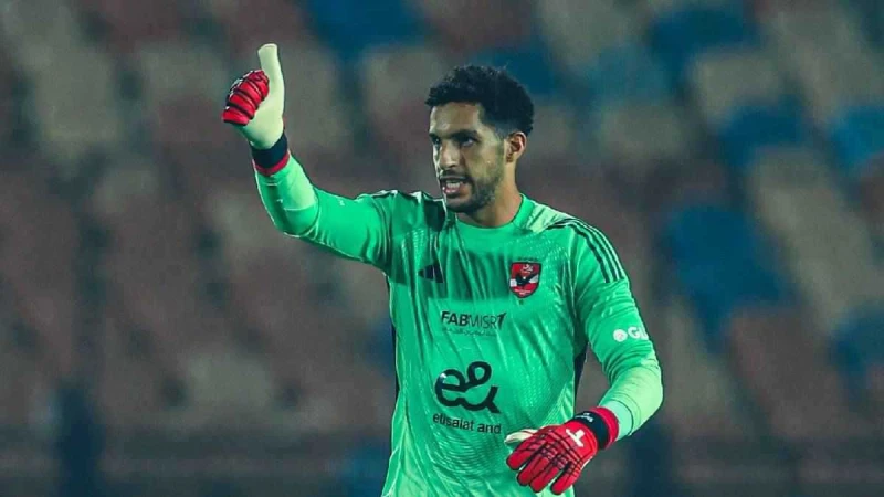 هل حرّم الأهلي نجله من الاحتراف؟ شوبير يفضح التفاصيل