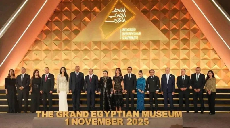 إطلالات نسائية مميزة في احتفالية افتتاح المتحف المصري الكبير