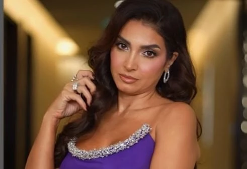 روجينا تتألق بإطلالة جريئة وتجذب الأنظار في أحدث ظهور لها بوضوح