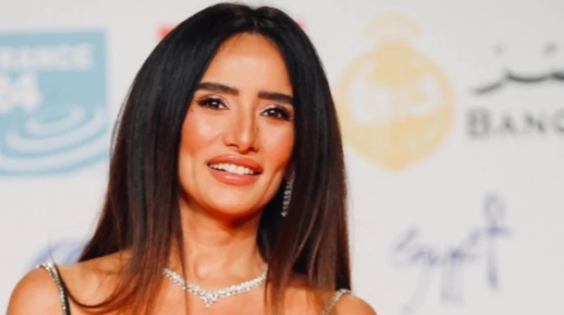 زينة : "كنت شايلة هم والدة شيماء جمال طول التصوير " (خاص)