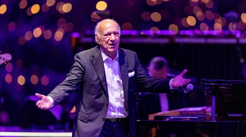 بعد تعرضه لوعكة صحية، نقل الموسيقار عمر خيرت إلى المستشفى