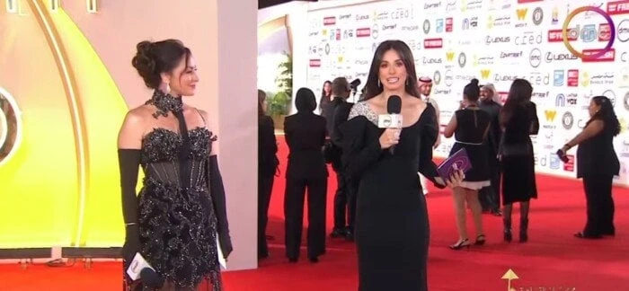 نرمين الفقي تتألق بفستان شفاف مزين بتطريزات لامعة في مهرجان القاهرة السينمائي