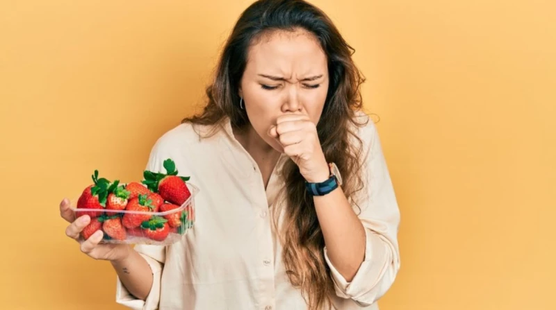 من الحكة إلى الإغماء، ما أعراض حساسية الفراولة وكيفية تجنبها؟