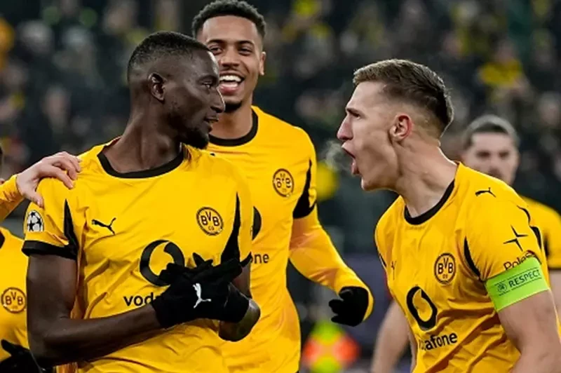 دورتموند يسحق فياريال.. ونابولي يفوز على كاراباج 2-0