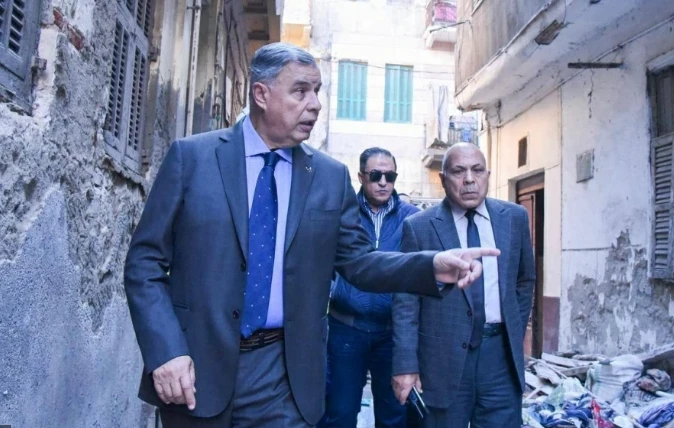 5 قرارات للنيابة فى واقعة انهيار عقار السعادة بمنطقة كرموز: 3 مصابين