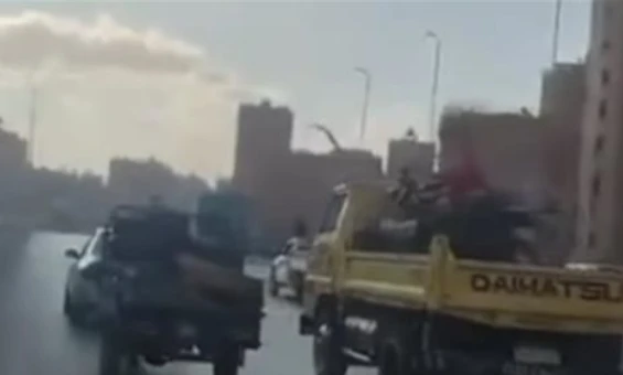 5 سيارات بيجروا ورا تروسيكل على الدائري: ايه الحكاية