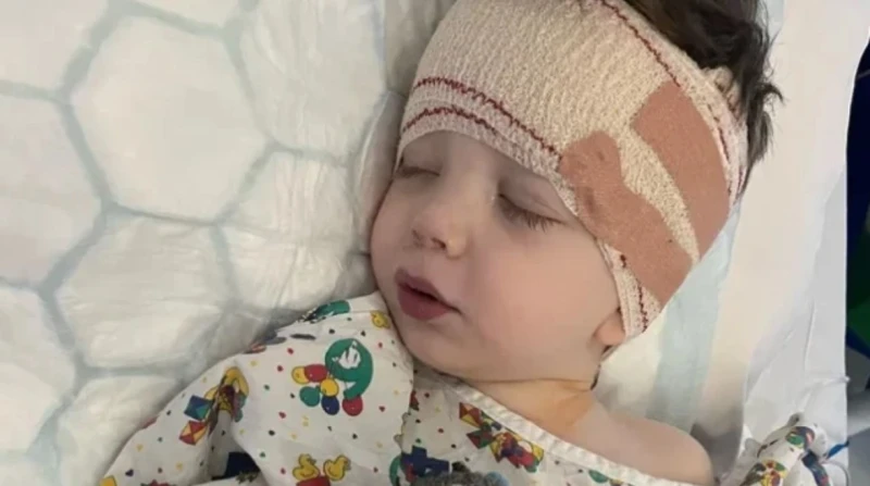 10 ساعات بغرفة العمليات، طفل يصارع نوعًا نادرًا من السرطان فما هو؟