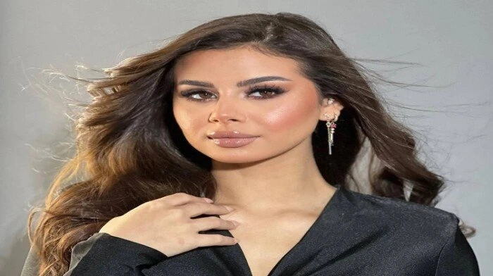 منة عرفة تتألق بإطلالتها الجديدة وتوضح موقفها من العودة لـ«راجل و6 ستات»