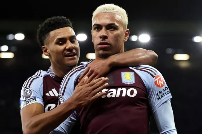 ثنائية مورجان روجرز تُهدي أستون فيلا الفوز على ليدز يونايتد