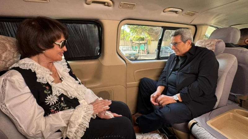 جولة بـ التوكتوك مع محمود سعد تعيد سميرة أحمد إلى الدرب الأحمر