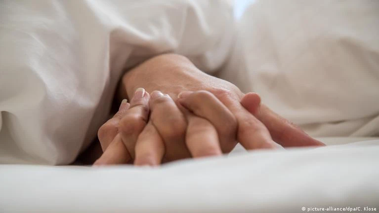 حبس وغرامة: عقوبات مغلظة لتصوير العلاقة الزوجية عبر السوشيال ميديا