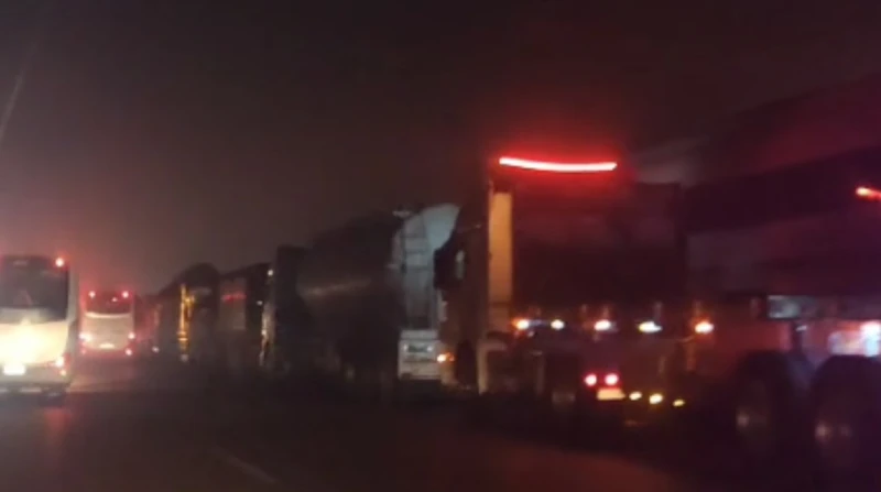 إغلاق طريق "الإسكندرية – القاهرة" الصحراوي بسبب الشبورة الكثيفة