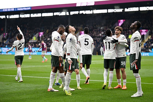 تشيلسي يقفز إلى وصافة الدوري الإنجليزي الممتاز