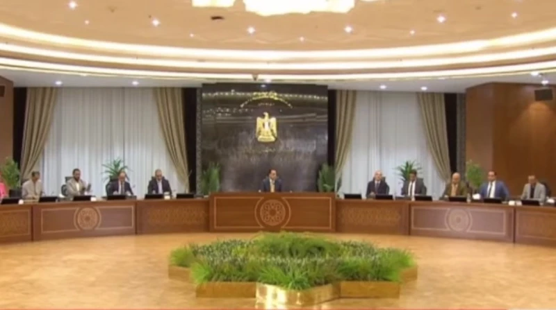 قبل ساعات من إغلاق اللجان، مدبولي: نتمنى أن تسير الانتخابات بسهولة ويسر