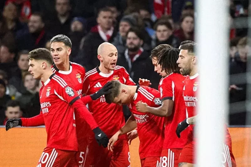 نسور بنفيكا تلتهم أياكس.. وسقوط الأتراك في دوري الأبطال