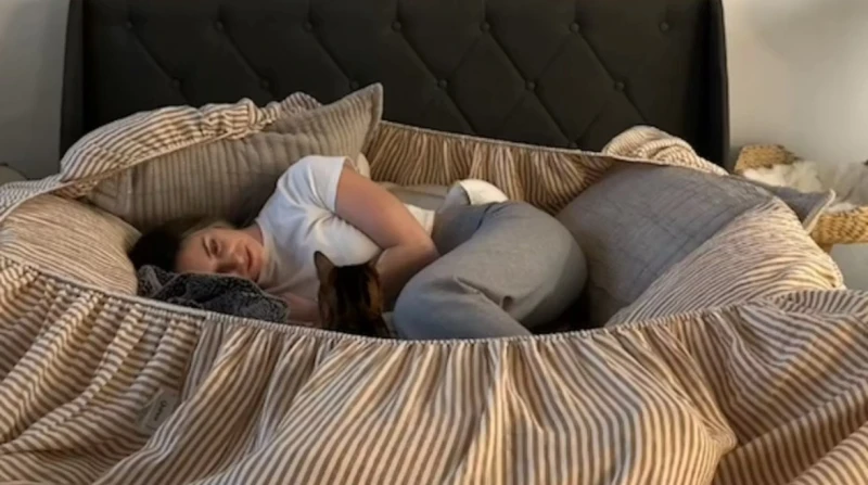 "سرير البطاطس" هوس جديد يجتاح تيك توك، لماذا يحذر الأطباء منها؟