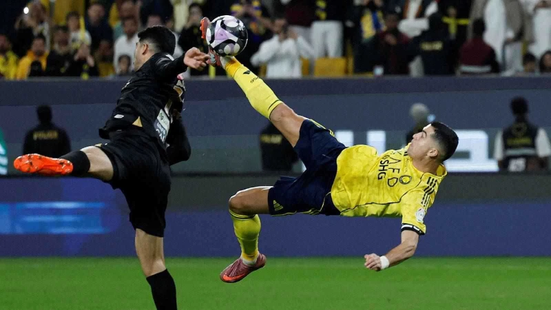 اتفرج.. رونالدو يرفع سقف الإبداع بمقصية مذهلة في الخليج