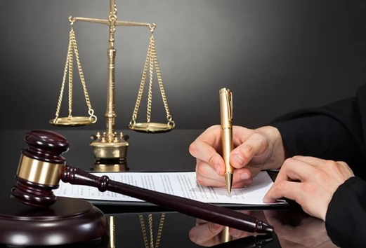 روسي يغير اسمه كل عام للتهرب من دفع نفقة طفله: إبليس