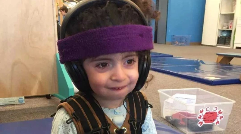 روح بلا جسد، معاناة صغيرة مع مرض نادر يلهم أسرتها الأمل