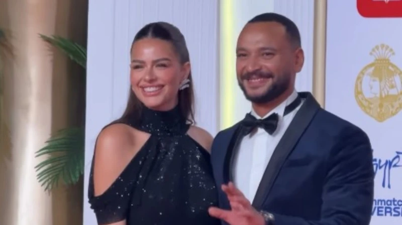 لإسكات الشائعات، هنادي مهنا وزوجها في افتتاح مهرجان القاهرة السينمائي