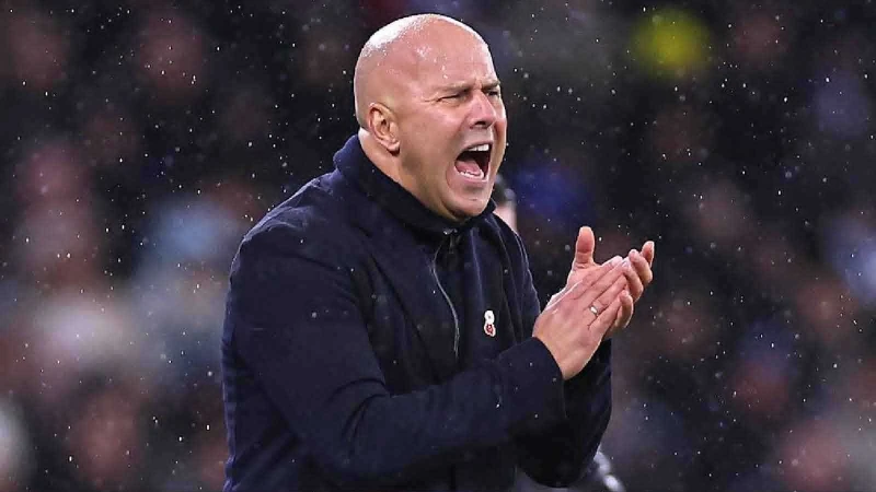 جماهير ليفربول تطالب بطرد آرني سلوت فوراً