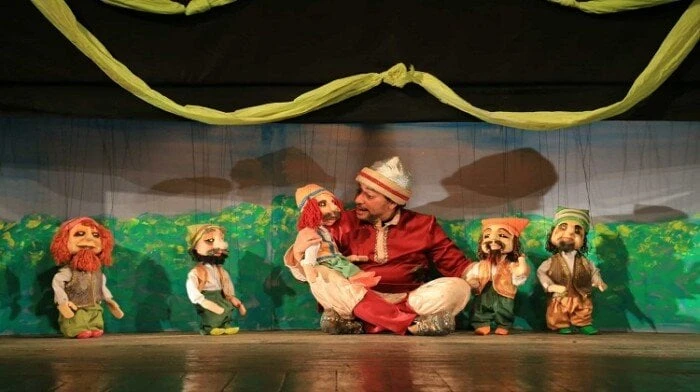 مسرح العرائس يحتفل بيوم الطفولة من خلال «مروان وحبة الرمان» للأطفال الحدوديين