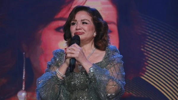 إلهام شاهين تتألق في مهرجان شرم الشيخ الدولي للمسرح الشبابي باسمها المميز