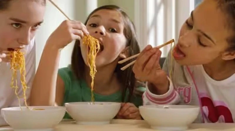 من بينها النودلز, 43 عالما يحذرون من أطعمة خطيرة على الصحة العالمية